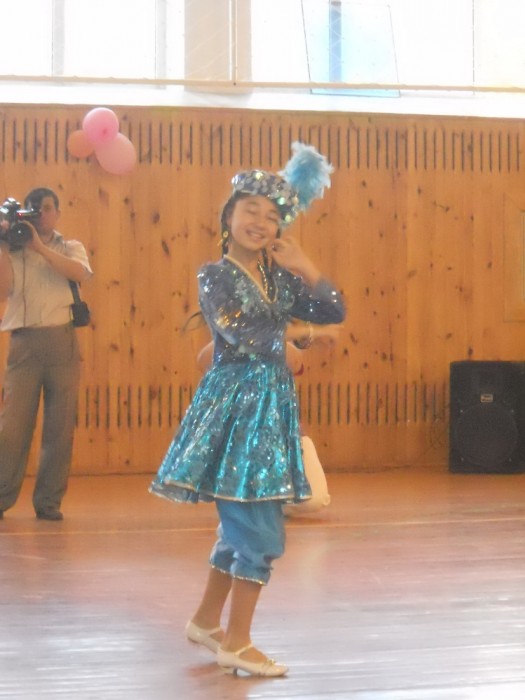 Праздник "Международный День защиты детей". Сайдазова Эъзоза. Хорезмский танец.